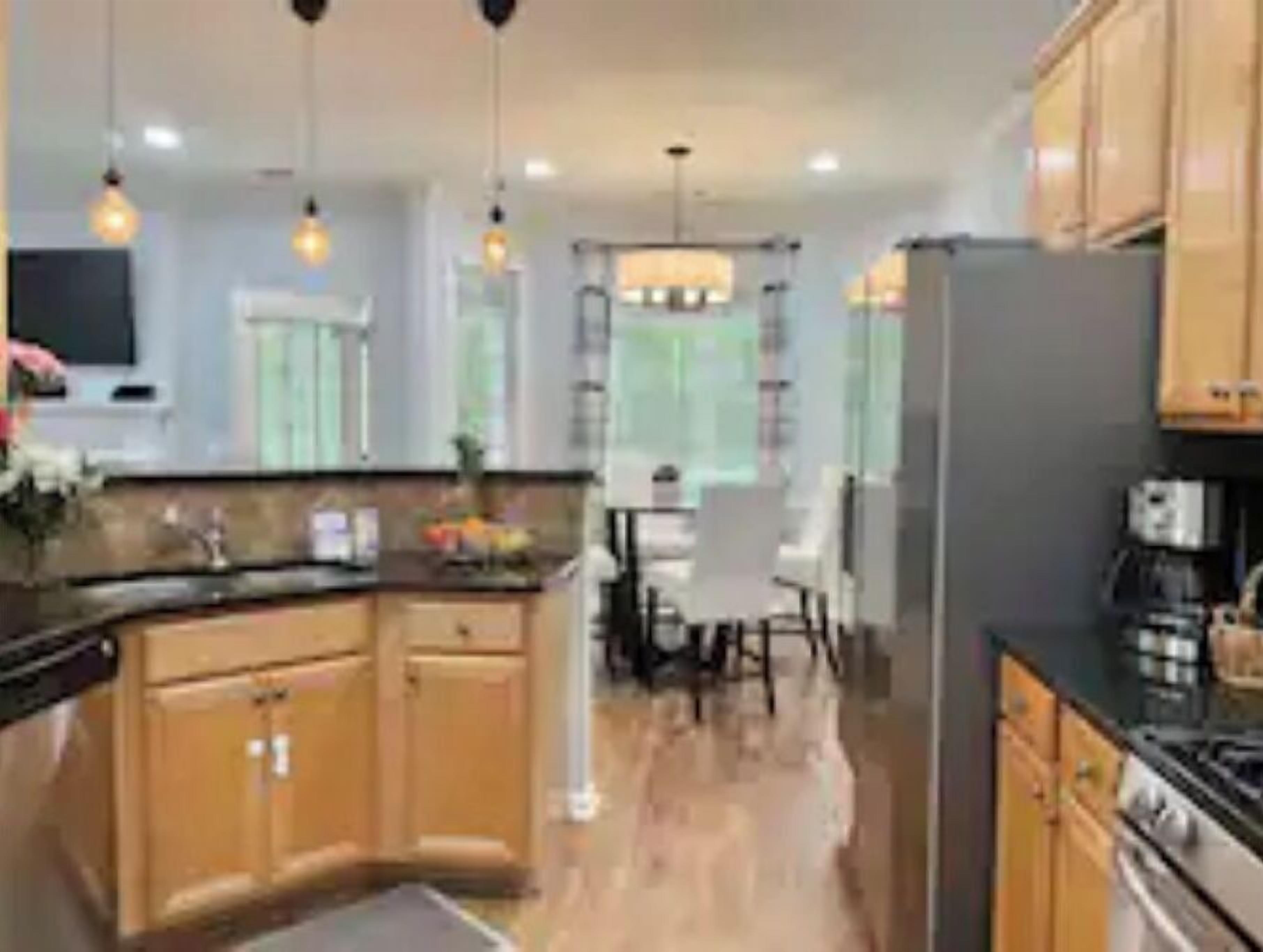 Kylskåp, mikrovågsugn, ugn och spishäll