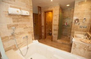 Dusche, Haartrockner, Bidet, Handtücher