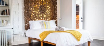 Beautiful Strip District Studio w/ Outdoor Loggia