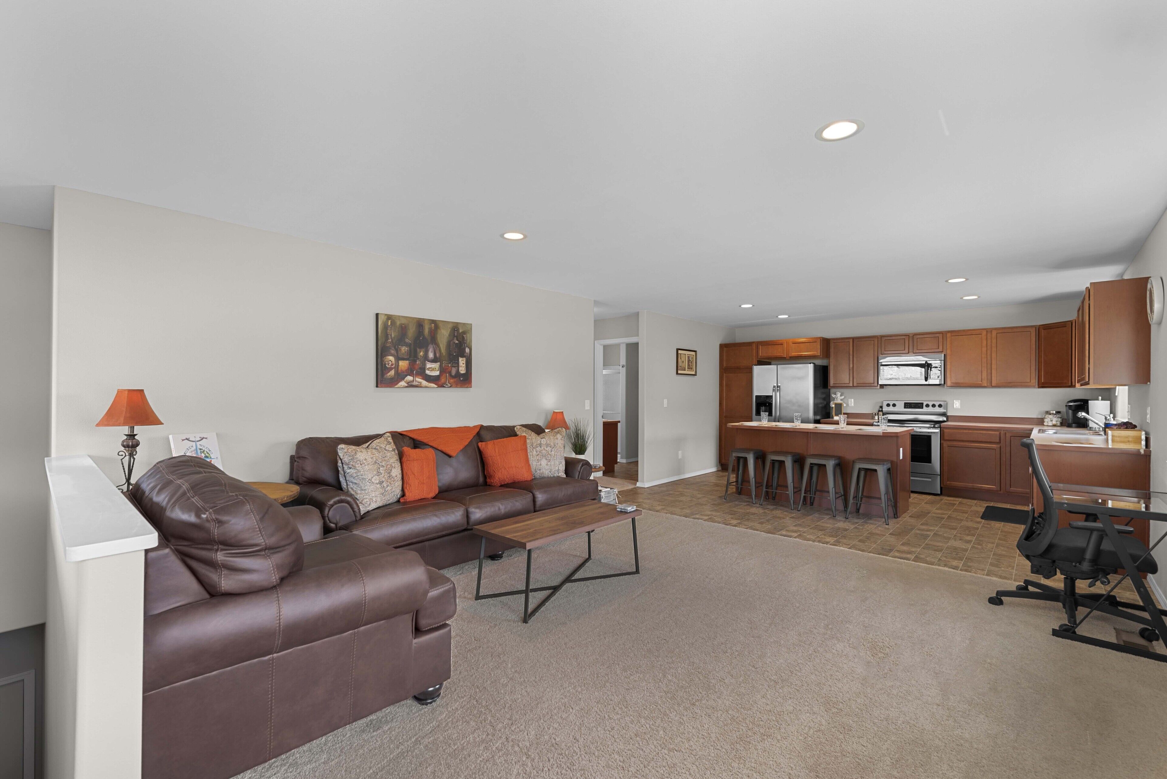 Peaceful 2BR Retreat w/ Mt & River Views-Free Wi-Fi