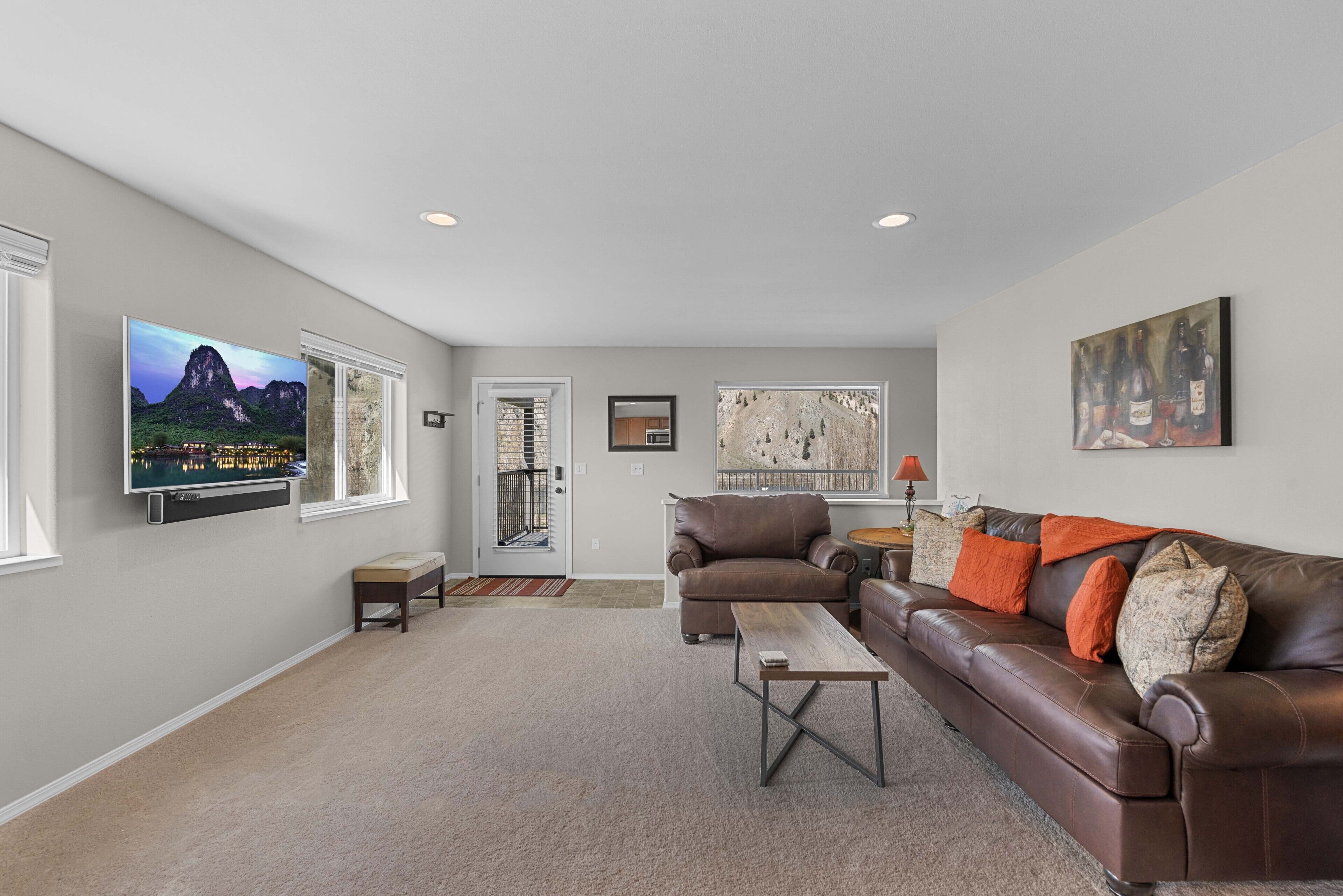 Peaceful 2BR Retreat w/ Mt & River Views-Free Wi-Fi