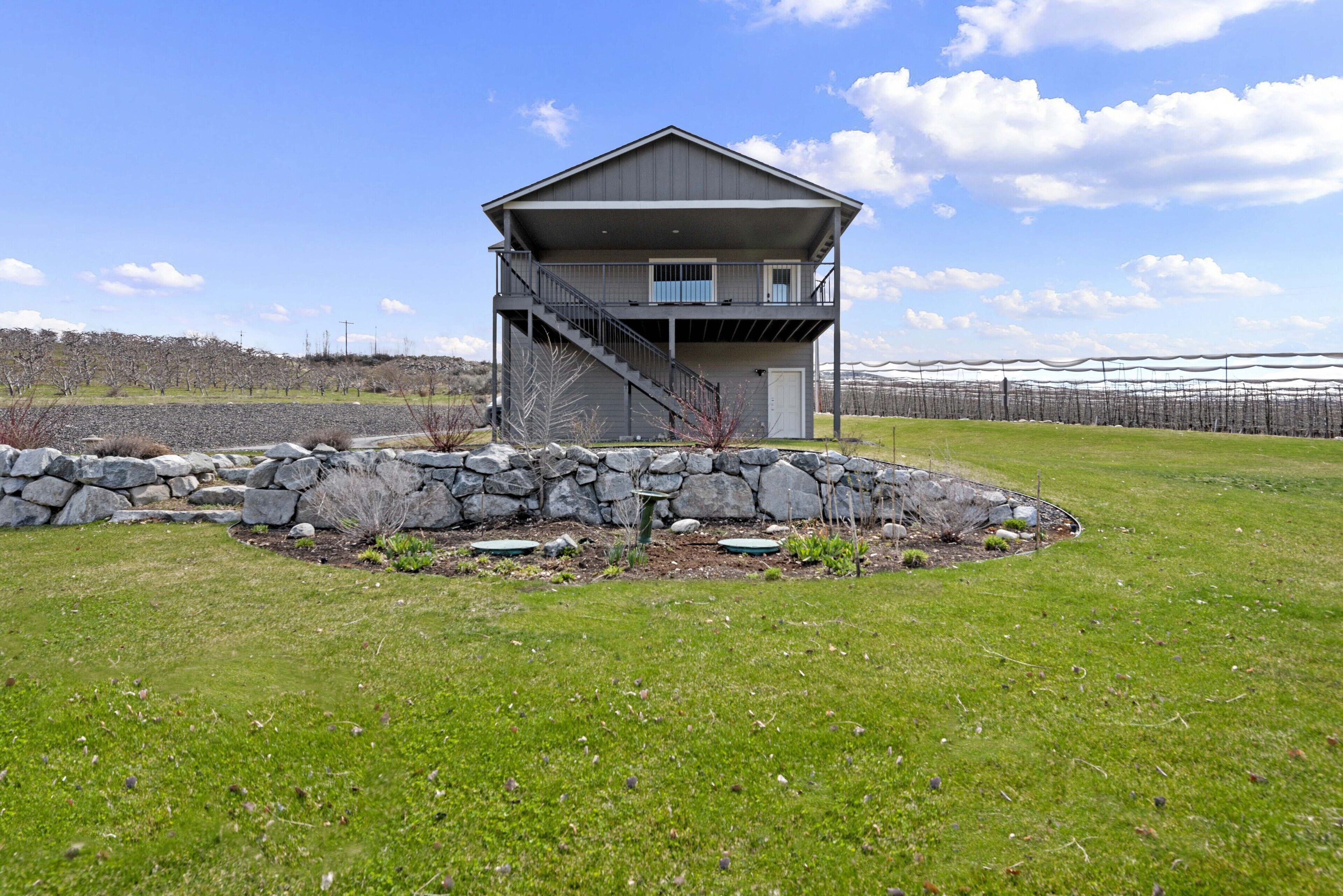 Peaceful 2BR Retreat w/ Mt & River Views-Free Wi-Fi