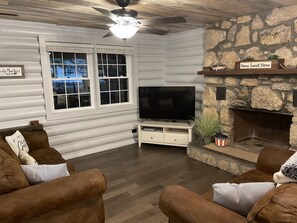 Smart TV, chimenea, videojuegos y reproductor de DVD