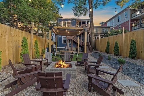 6BR Retreat w/Game Room Epic Yard Hot Tub Fire Pit