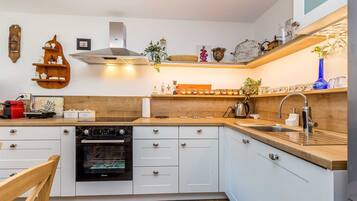 Refrigerador, horno, placa de cocina, lavavajillas