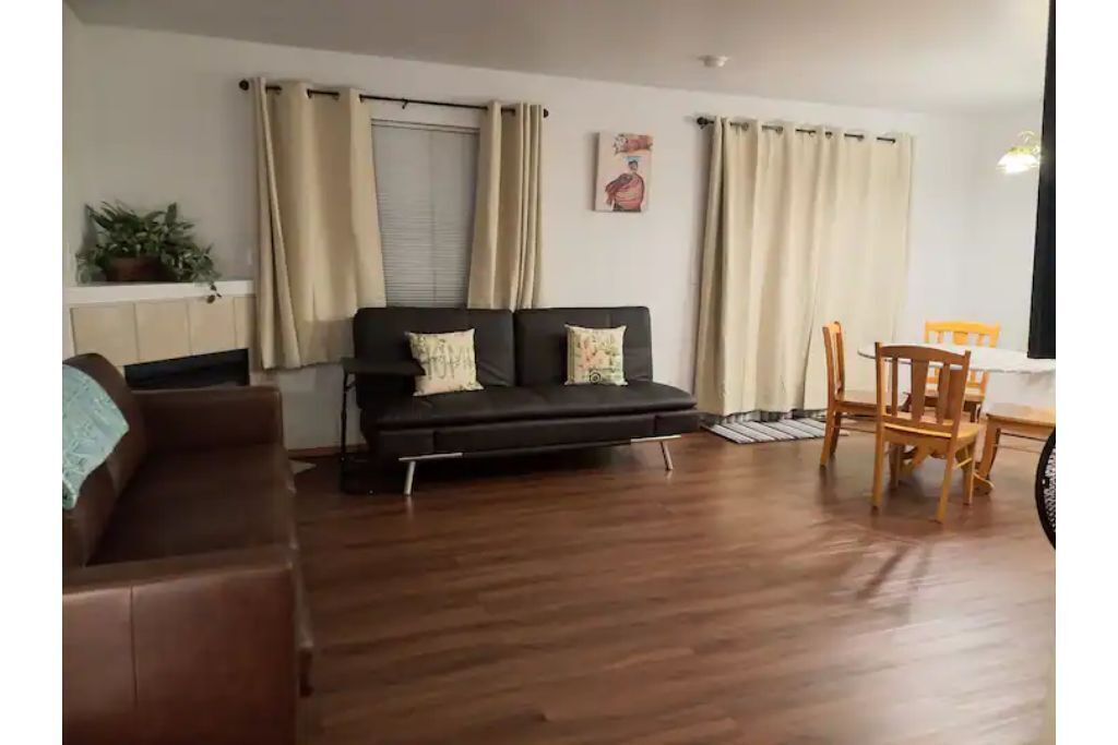 unit 6: wonderful townhouse with King bed/laundry