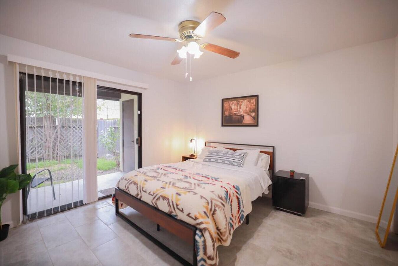 Beautifully Lit Roomy 2 BR Great for Travel Worker