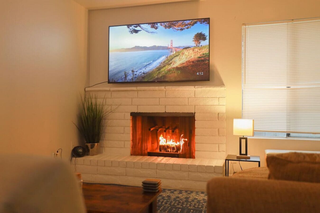 Beautifully Lit Roomy 2 BR Great for Travel Worker