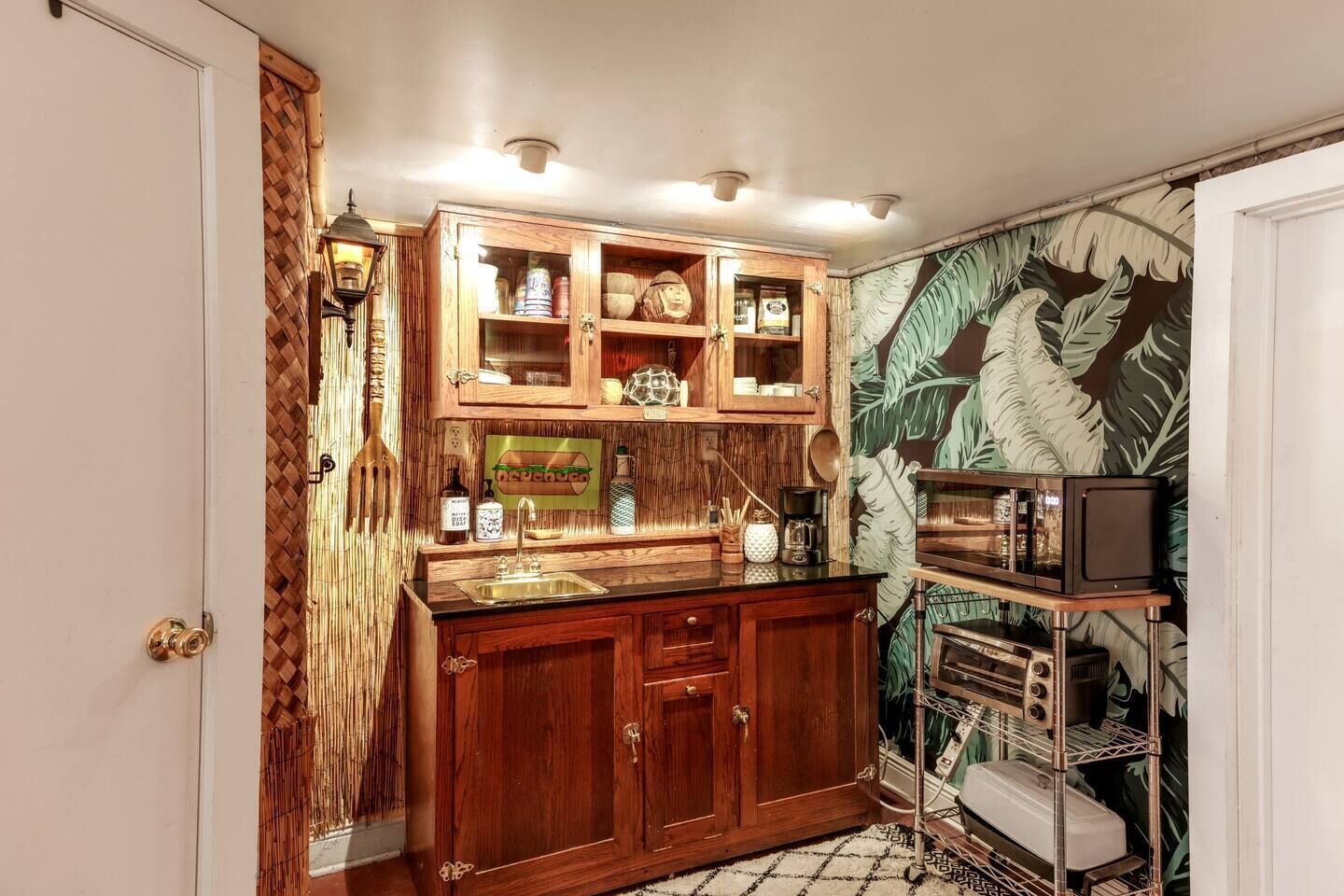 Vintage Vibe Tiki Speakeasy~Hot Tub~Great Location!