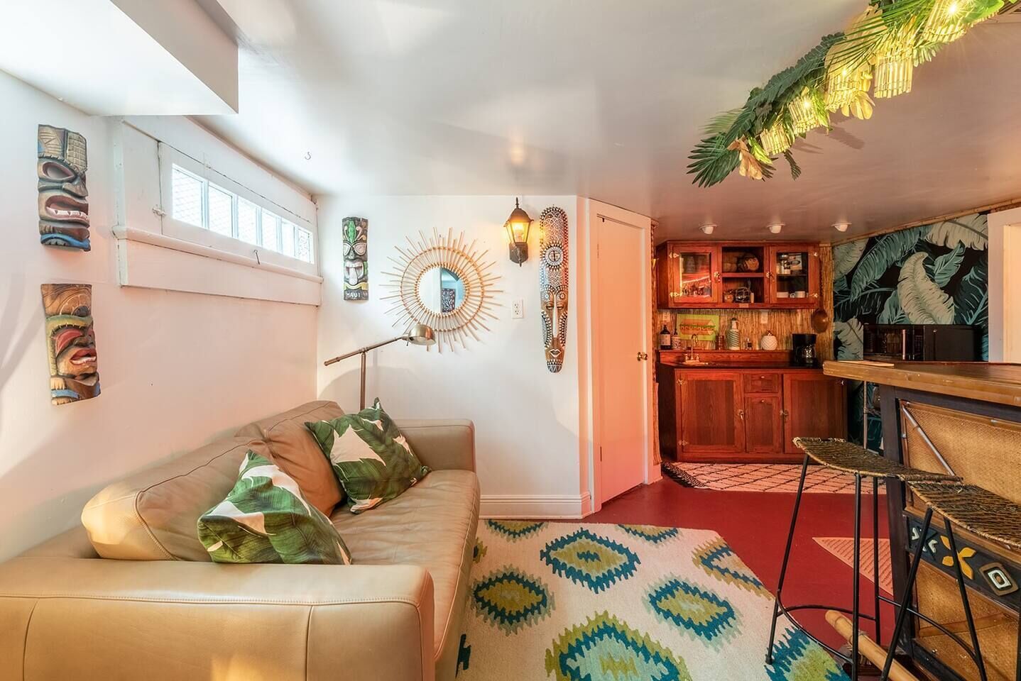 Vintage Vibe Tiki Speakeasy~Hot Tub~Great Location!