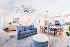 Smart TV - 2-br home with pool, hot tub, golf, gym access (Pensacola)