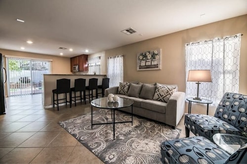 Cozy 2bdrm house near M Resort