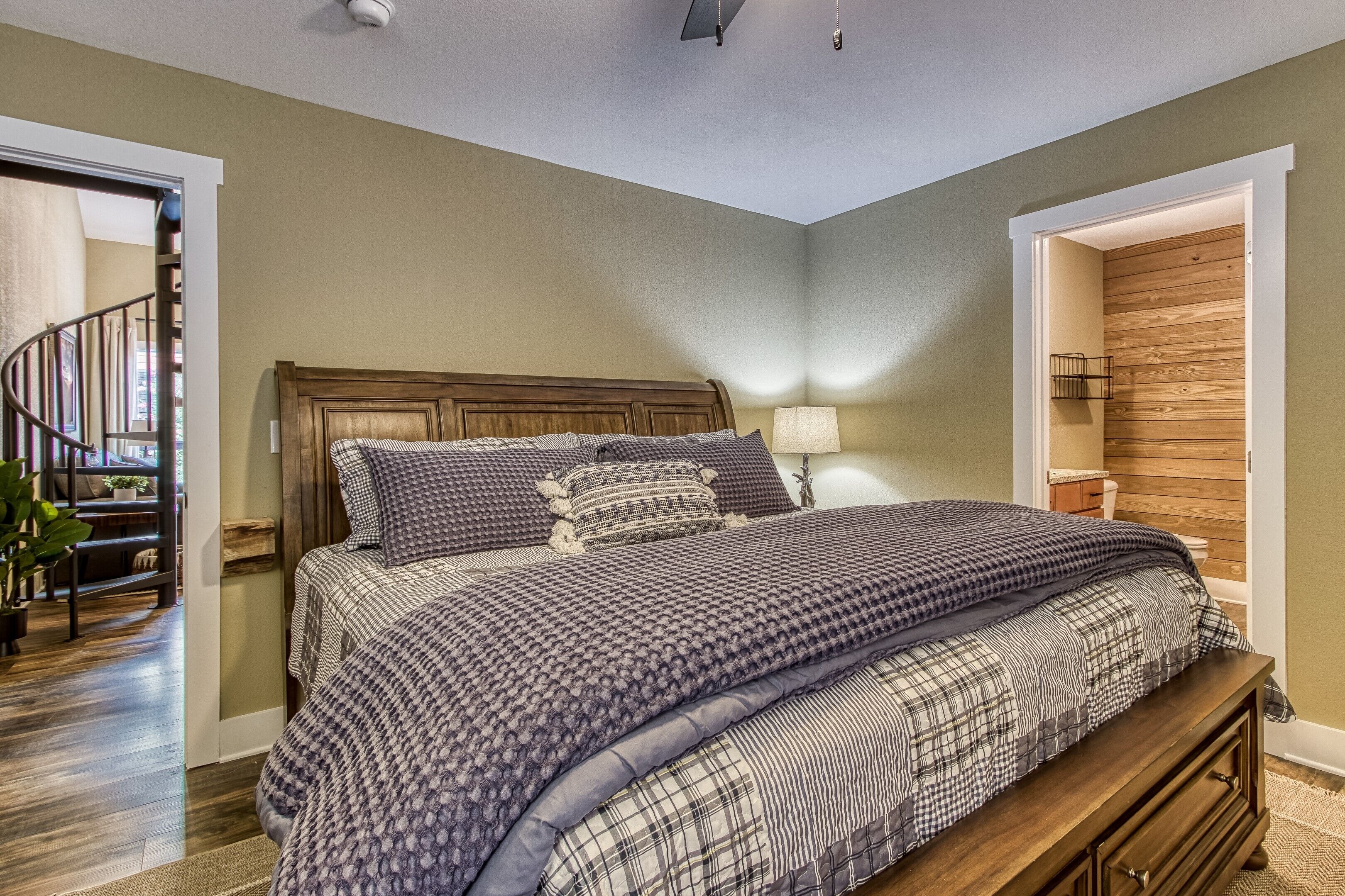 Newly Constructed 3/3 Condo Downtown Gatlinburg