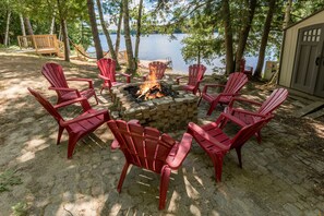Terrace/patio - Boho Lakehouse Muskoka Family Retreat Sleeps up to 15 (Parry Sound)