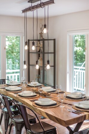 Dining - Boho Lakehouse Muskoka Family Retreat Sleeps up to 15 (Parry Sound)