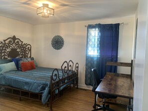 3 camere, una scrivania, ferro/asse da stiro, Wi-Fi gratuito