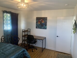 3 habitaciones, escritorio, tabla de planchar con plancha y wifi gratis 