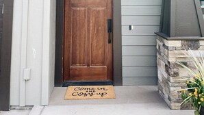 A wooden front door with a glass panel, a bell, and a doormat with a welcoming message. - Modern Guest Suite, 3 Miles from Downtown Bozeman (Bozeman)