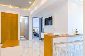 Luxury Apartment, 4 Bedrooms, Kitchen | Living room | 50-inch Smart TV with digital channels, TV - Luxury Apartments Pool & Jacuzzi (Cancun)