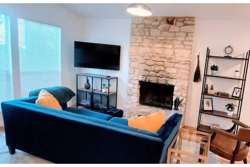 Comfy + Quiet + Pet Friendly + Fenced in yard + Convenient access to attractions