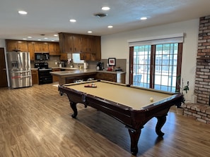 Fridge, microwave, oven, stovetop - Whole home in Zinfandel Country (Lodi)