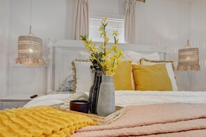 3 bedrooms, desk, iron/ironing board, travel crib