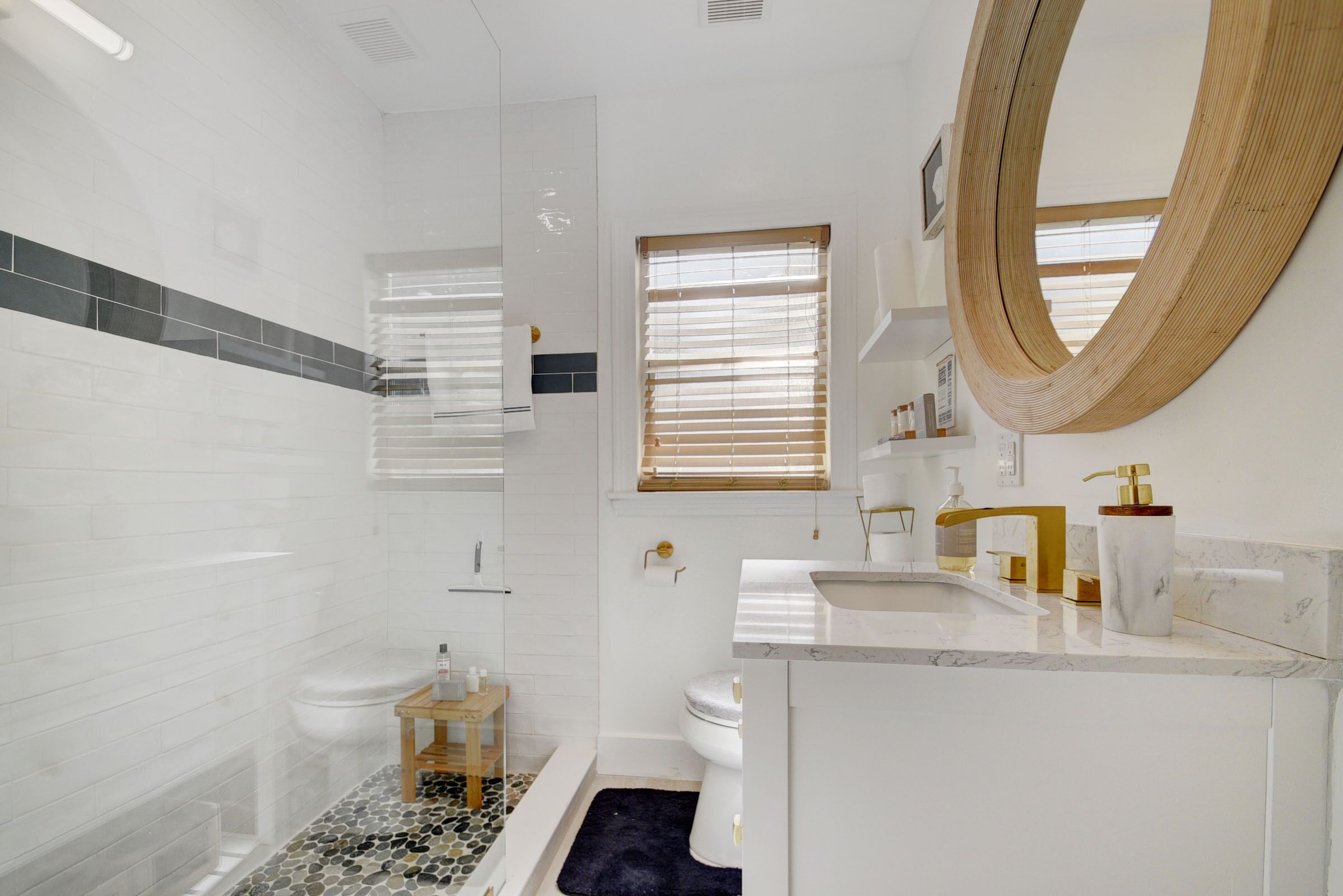 Key West Cottage Walk to the beach 