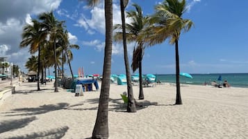 Una spiaggia nelle vicinanze