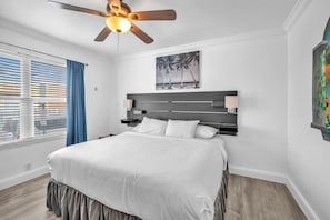 1 bedroom, desk, travel crib, WiFi