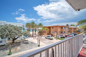 Property grounds - The Real Beach Life! (Hollywood)