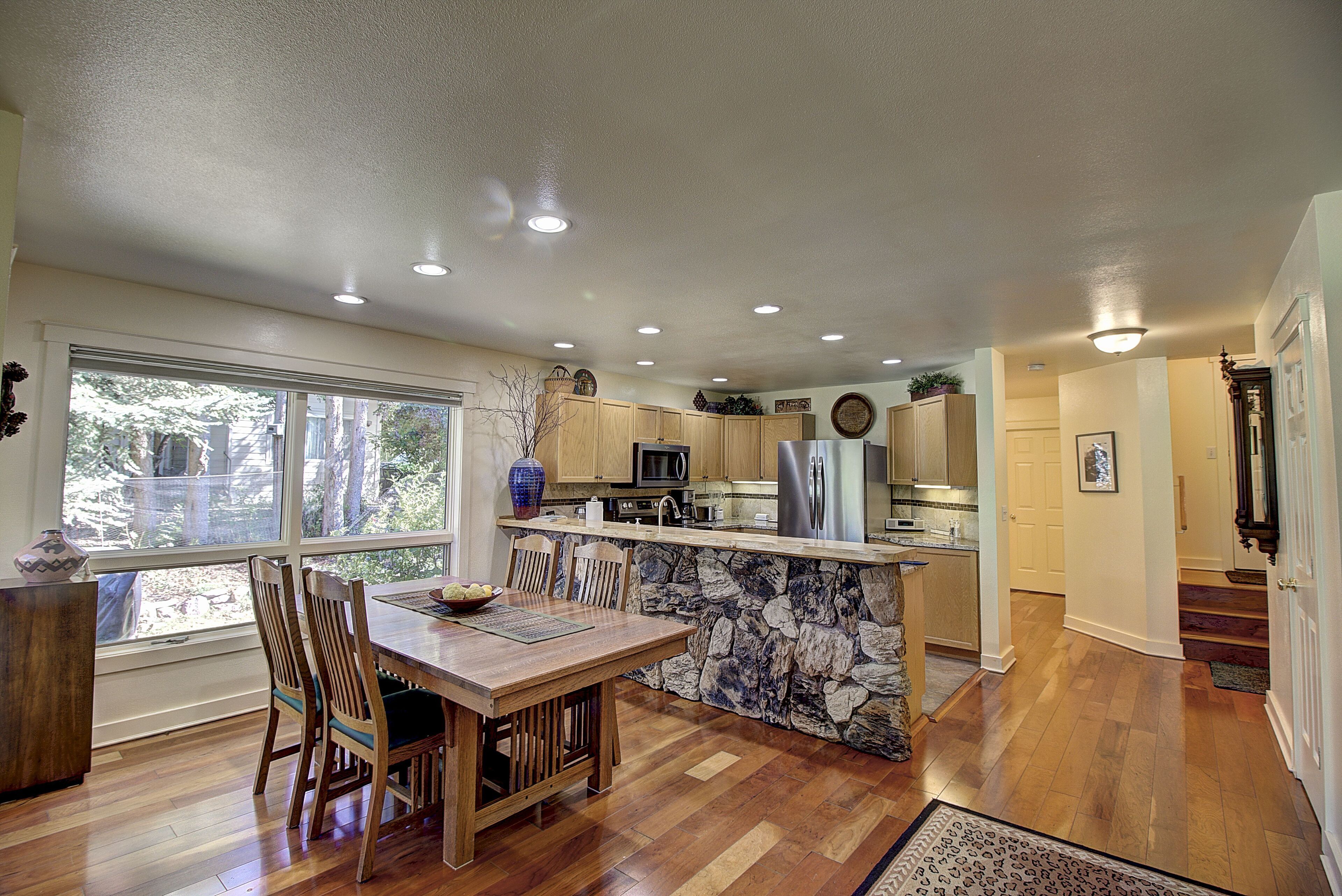 Cheerful 2 bedroom 2 bathroom Townhome on Fairway