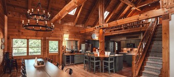 High Meadows Lodge:Nature trails,Private 20+acres,Hot Tub,Fire Pit, Wifi