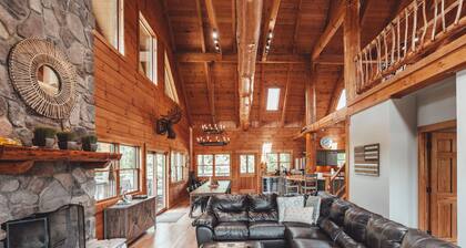 Secluded Luxury Lodge | 20 Acres, Hot Tub, Private Trails, Wifi