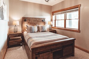 5 habitaciones, tabla de planchar con plancha y wifi gratis 