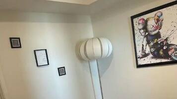2 habitaciones, tabla de planchar con plancha, wifi y ropa de cama