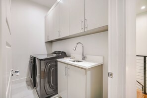 Interior - Uptown Dallas Modern Retreat (Dallas)
