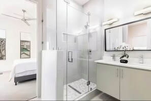 Shower, free toiletries, hair dryer, towels