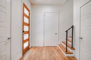 Interior - Uptown Dallas Modern Retreat (Dallas)