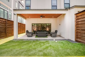 Terrace/patio - Uptown Dallas Modern Retreat (Dallas)
