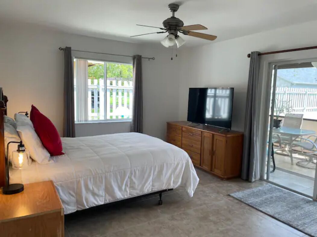 2 bedrooms, desk, iron/ironing board, WiFi