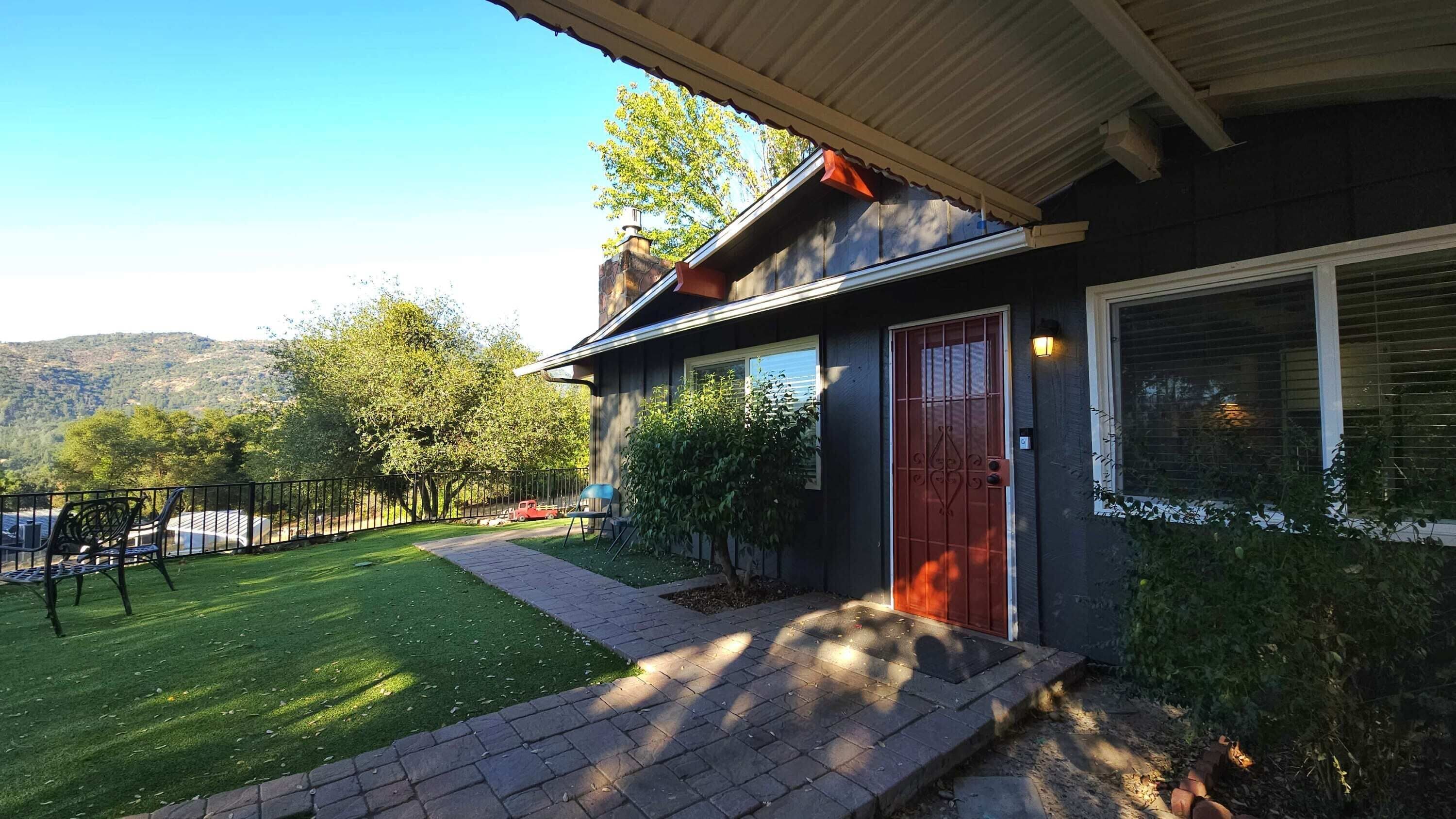 Rustic Yosemite Cottage •King Suite•Mountain Views