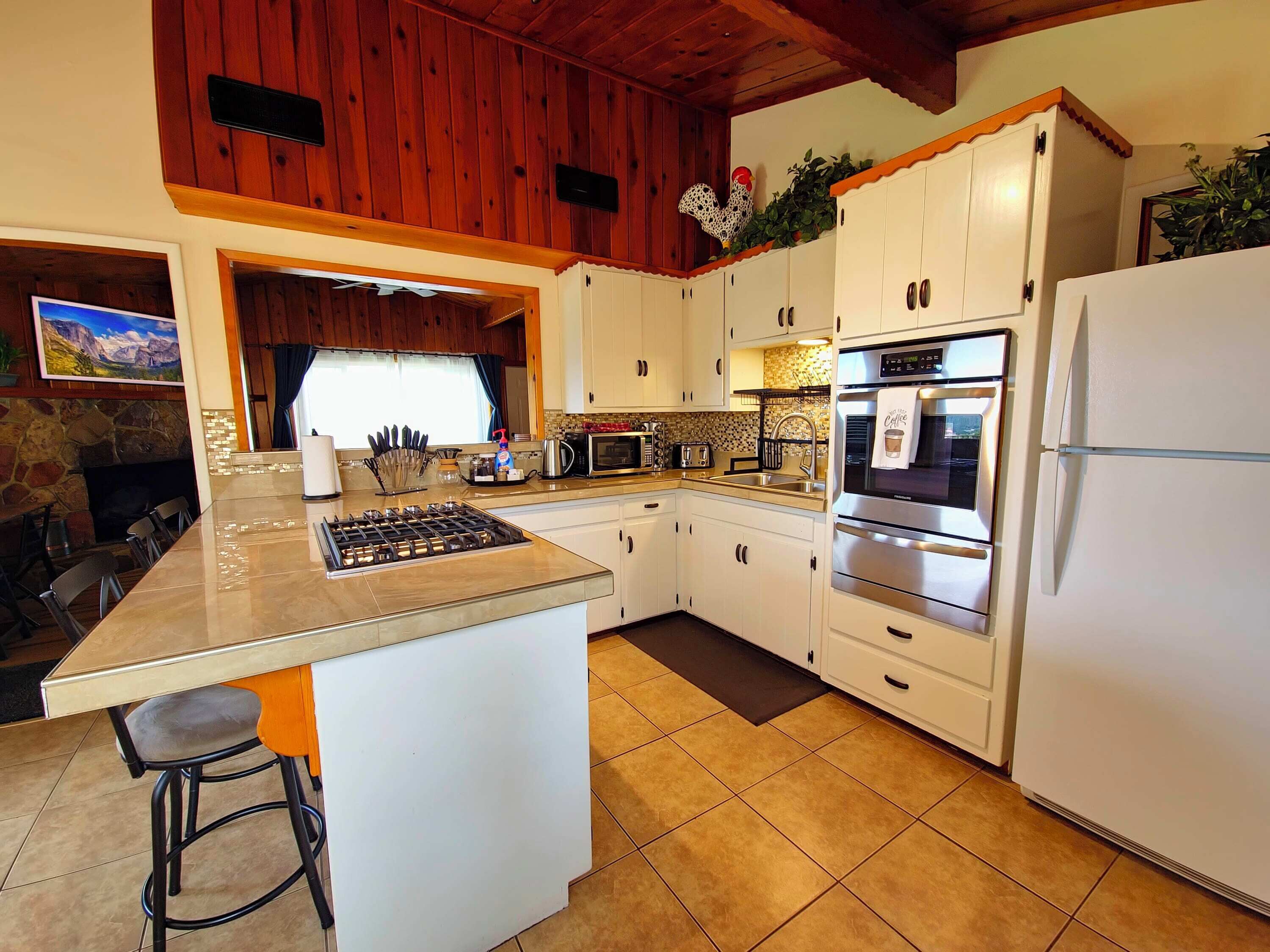 Rustic Yosemite Cottage •King Suite•Mountain Views