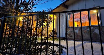 Rustic Yosemite Cottage-King Suite-Mountain Views