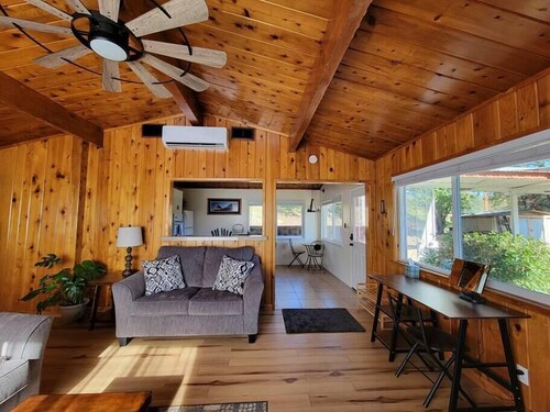 Rustic Yosemite Cottage-King Suite-Mountain Views