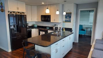 Micro-ondes, four, plaque de cuisson, lave-vaisselle