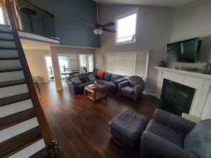 TV, fireplace