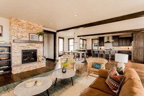 House (5 Bedrooms) | Interior