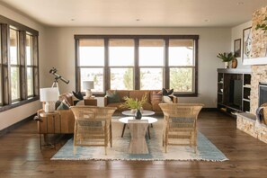 House (5 Bedrooms) | Interior