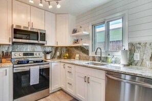 Kühlschrank, Ofen, Herdplatte, Geschirrspüler