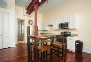 Fridge, microwave, oven, stovetop - Charming Sundrenched Historic Downtown Area Condo (New Orleans)